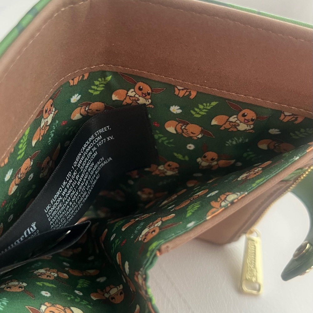 Loungefly x Pokémon Flying Eevee Flap Wallet - Picture 4 of 5